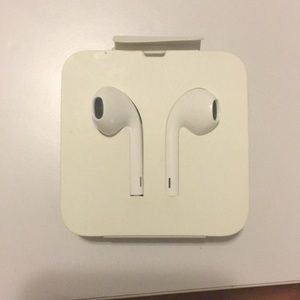 APPLE earbuds